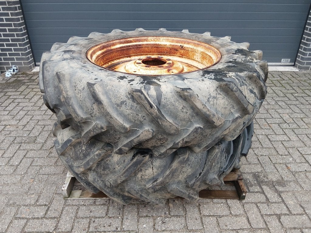 Renault Wielen 16.9 R38