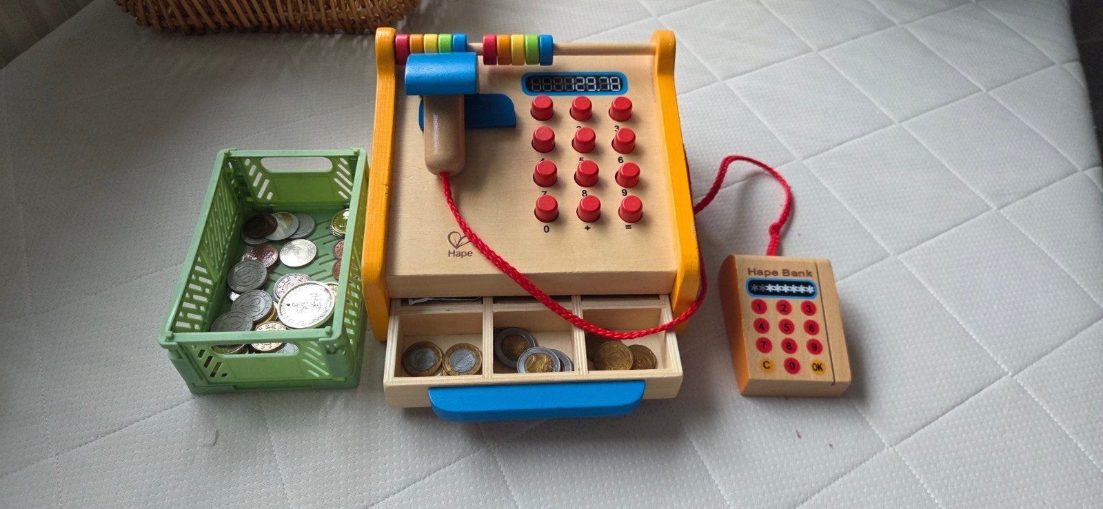 Hape houten kassa met munten en pinautomaat, Ophalen of Verzenden, Gebruikt, Rekenen