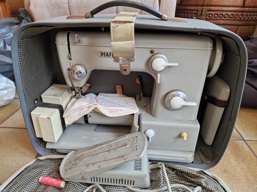 Vintage Pfaff 360 Naaimachine met Koffer en Handleiding, Ophalen of Verzenden, Gebruikt, Naaimachine, Pfaff