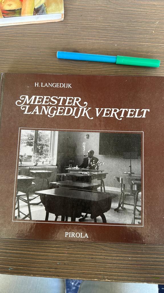 Meester Langedijk Vertelt - H. Langedijk, Boeken, Ophalen of Verzenden, Zo goed als nieuw