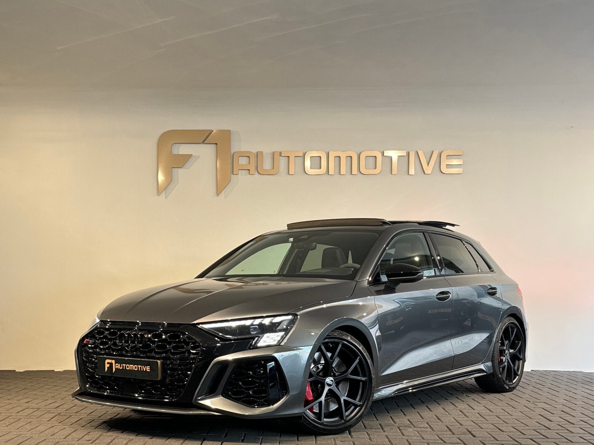 Audi RS3 Sportback 2.5 TFSI quattro Pano|Memory|HuD|B&O|Keyl, Auto's, Automaat, Dealer onderhouden, Gebruikt, Euro 6