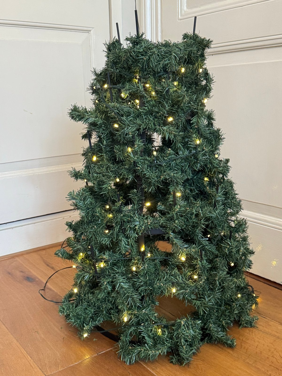 Kerst, ijzeren ronde standaard met guilande & lampjes, Ophalen