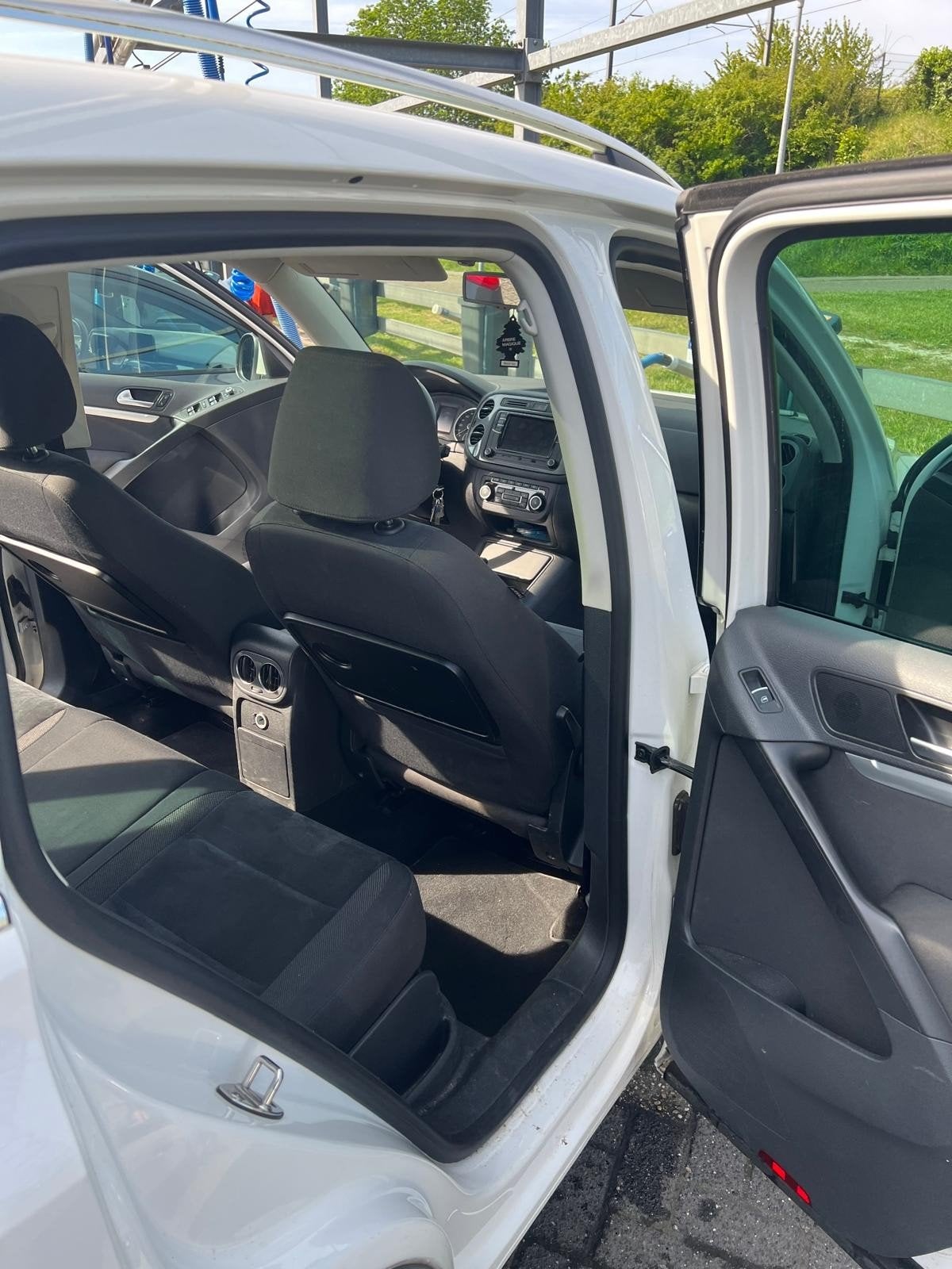 Foto 12 van Volkswagen Tiguan R-Line 2.0 TSI 155KW/210PK 4M 7-DSG 2012 W