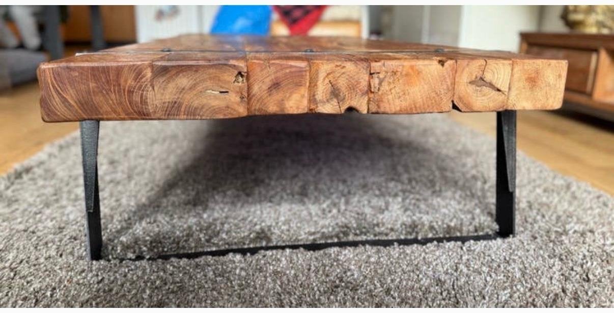 Robuuste salontafel van massief hout met metalen accenten, Huis en Inrichting, Tafels | Salontafels, Ophalen, Gebruikt, 100 tot 150 cm