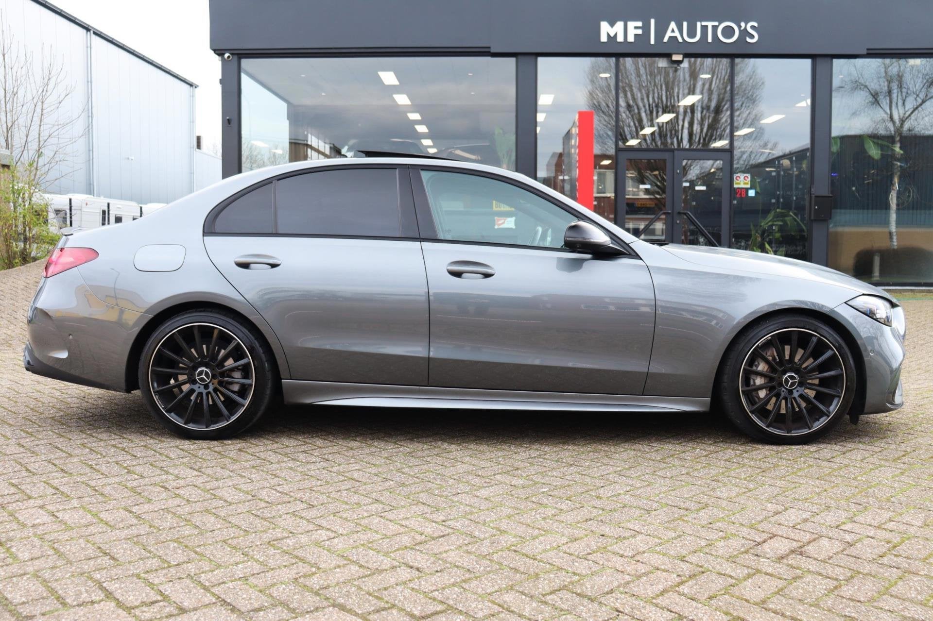 Mercedes-Benz C-klasse 200 AMG Line|Pano|360º|Burmester|Dig, Automaat, Dealer onderhouden, Achterwielaandrijving, Euro 6