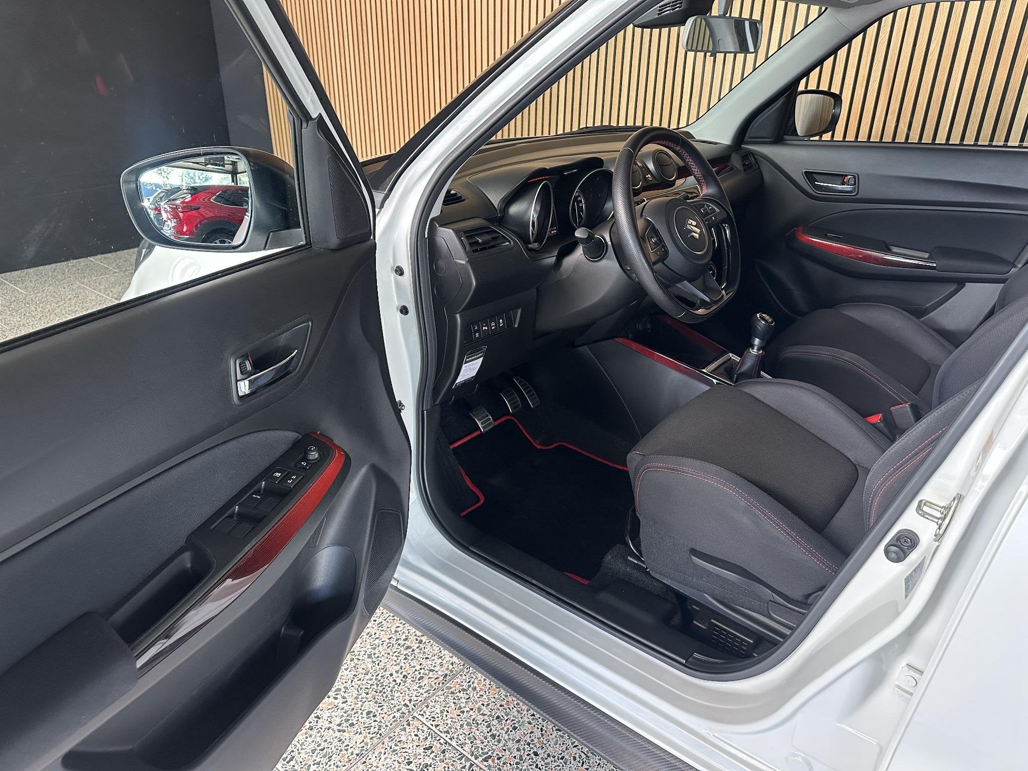 Suzuki Swift 1.4 Sport Smart Hybrid Camera | Stoelverwarming, Auto's, Suzuki, Voorwielaandrijving, Stof, Gebruikt, 4 cilinders