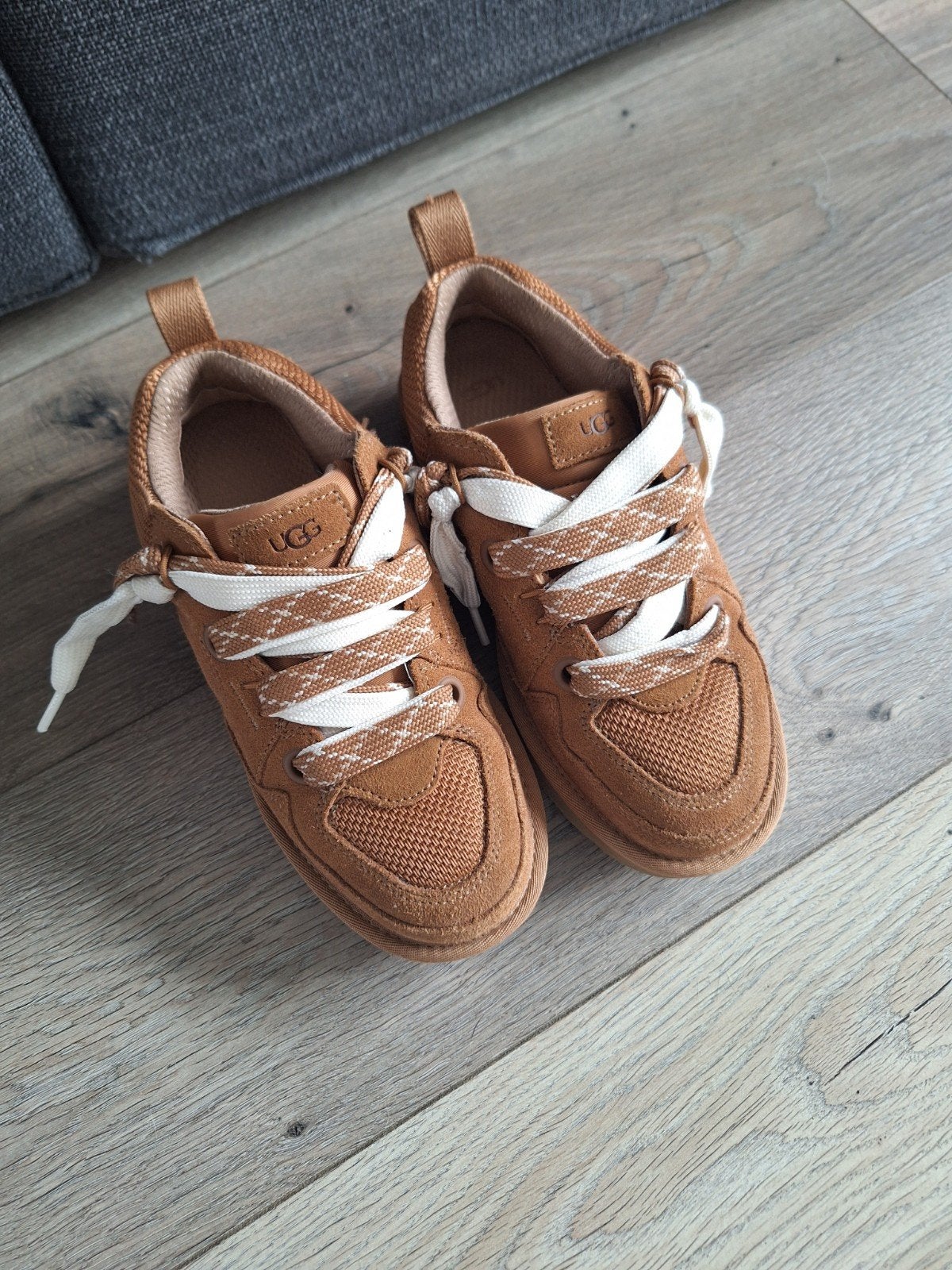 UGG sneakers voor dames - Maat 38, Ophalen, Bruin, Zo goed als nieuw, Uggs