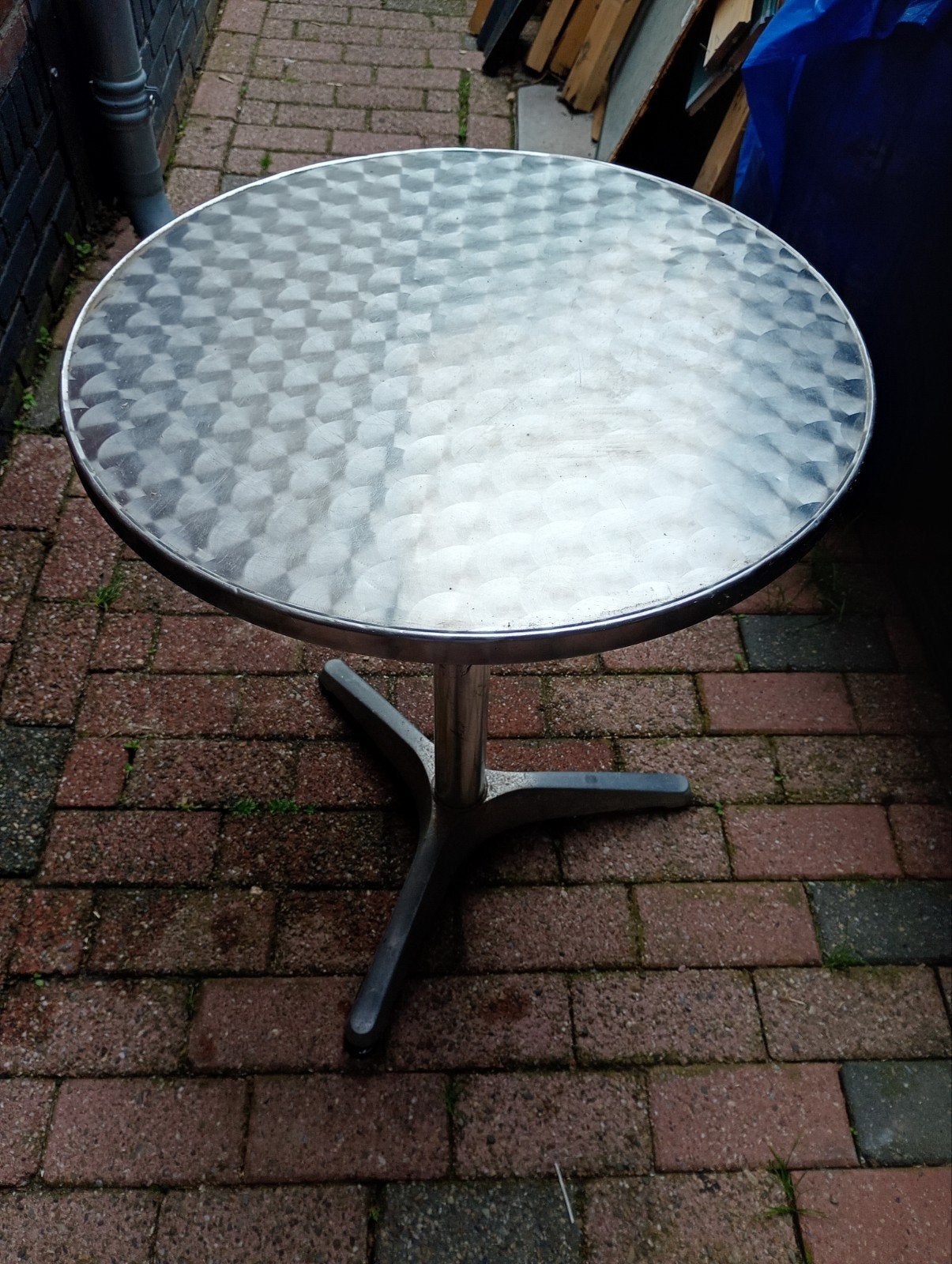 2 gebruikte terras tafels, rond, aluminium, Tuin en Terras, Ophalen, Gebruikt, Rond, Aluminium
