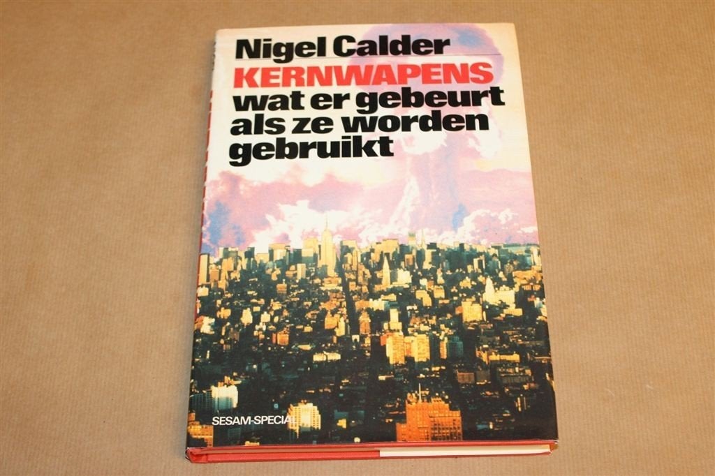 Kernwapens — Kritische Analyse Wapenwedloop, 1980, Ophalen of Verzenden, Gelezen, Europa
