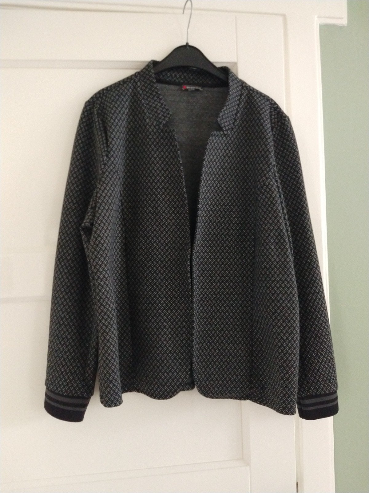 vest/jasje, Zwart, Ophalen of Verzenden, Zo goed als nieuw, Maat 42/44 (L)