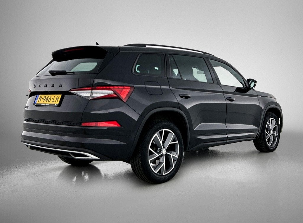 Skoda Kodiaq 1.5 TSI Sportline Business | Matrix LED Koplamp, Auto's, Skoda, 12 maanden, 4 cilinders, Alcantara, Zwart