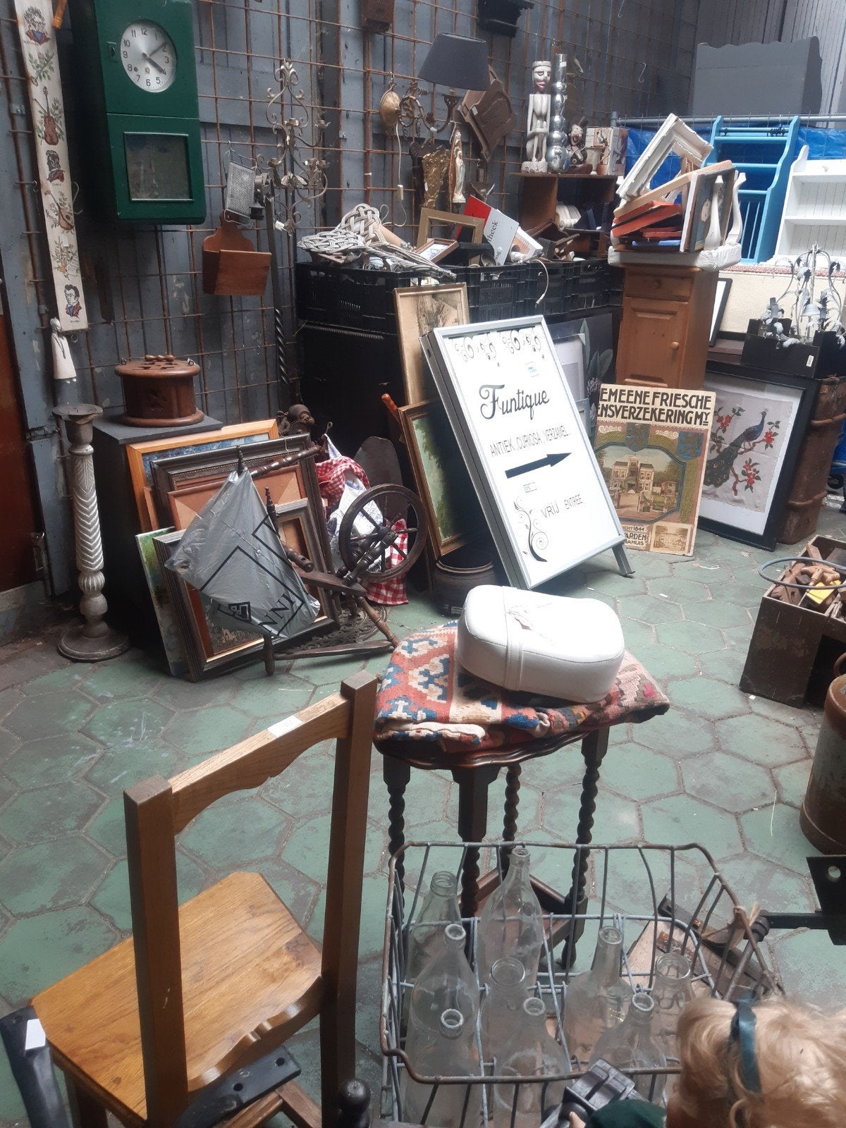 A.s zaterdag verkoop antiek en curiosa 13.00 tot 16.00, Ophalen