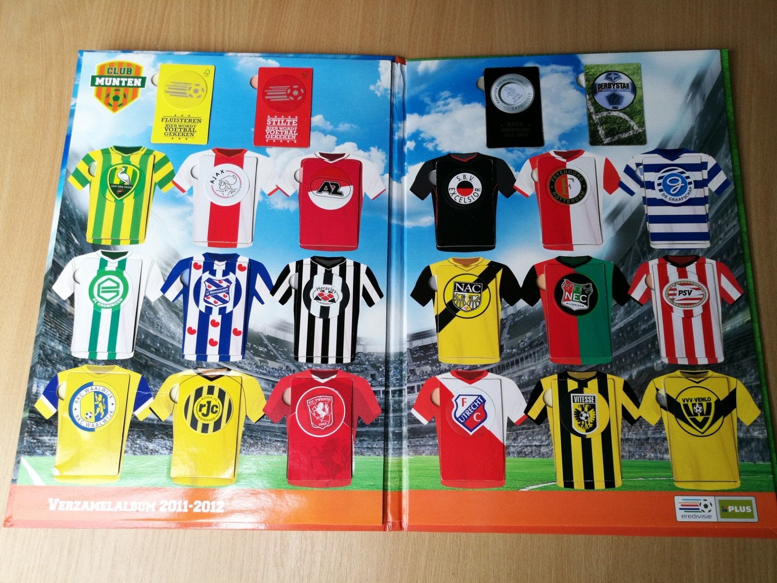 Plus Club Munten Verzamelalbum 2011-2012, Ophalen of Verzenden, Gebruikt, Boek of Tijdschrift