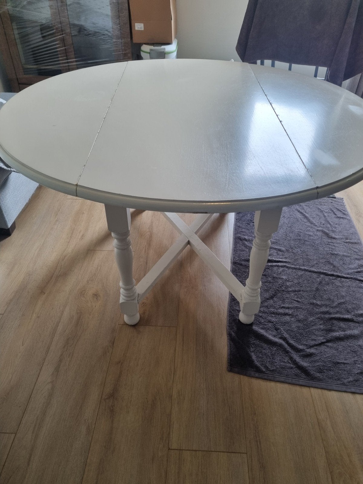 Witte ronde eettafel, uitschuifbaar, Huis en Inrichting, Tafels | Eettafels, Gebruikt, Rond, Ophalen of Verzenden, Overige houtsoorten