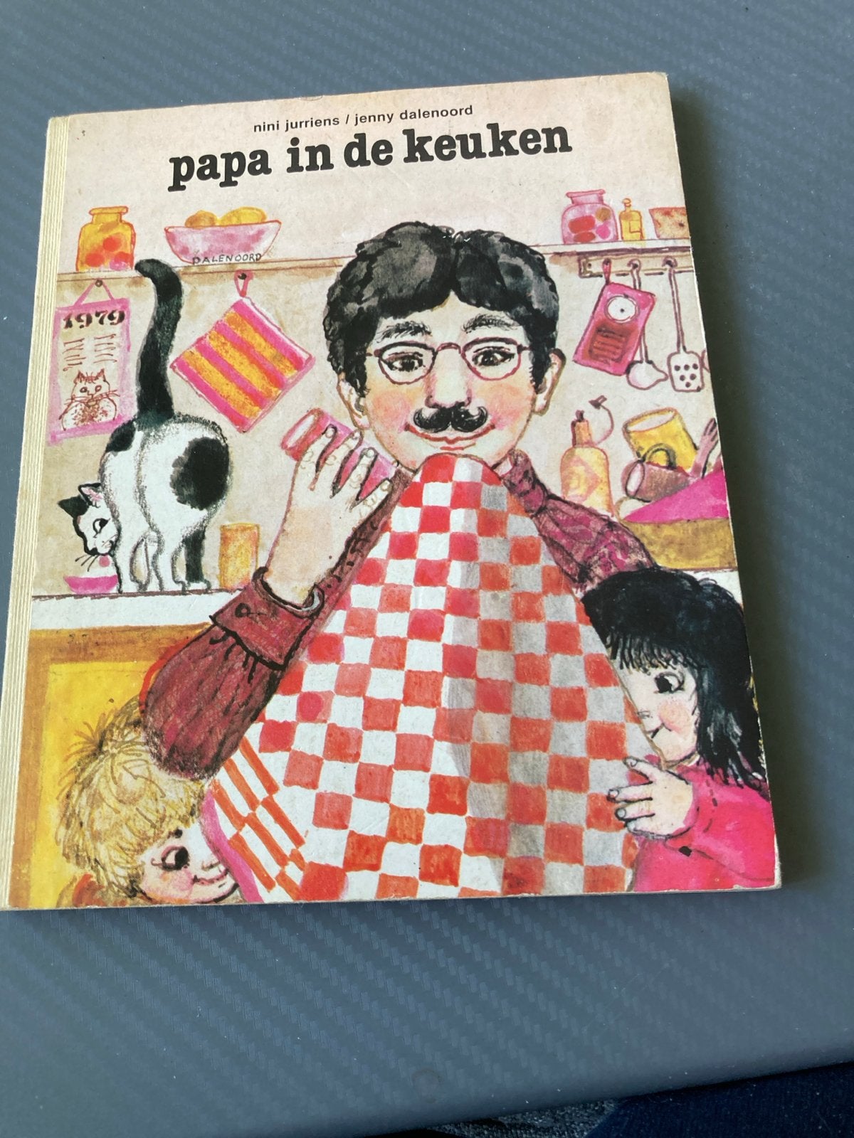 Papa in de keuken - Nini Jurriens / Jenny Dalenoord, Ophalen of Verzenden, Gelezen, 2 tot 3 jaar