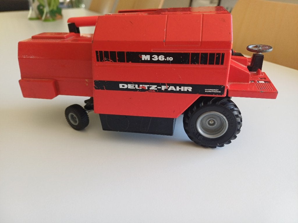 Siku 3850 maishakselaar deutz fahr combine, Hobby en Vrije tijd, Modelauto's | 1:32, Ophalen of Verzenden, Gebruikt, Tractor of Landbouw