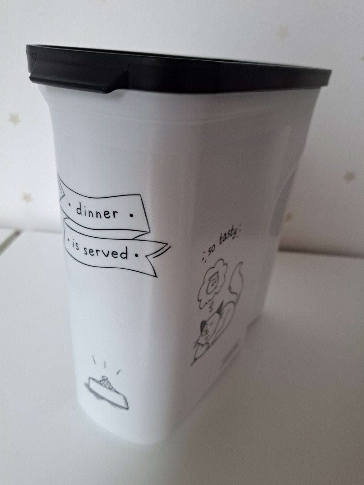 Bewaardoos voor voer van merk curver, Ophalen of Verzenden