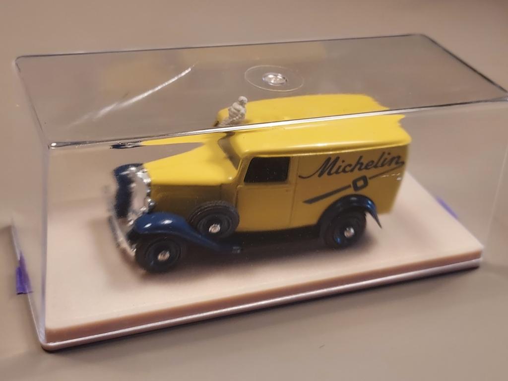 Citroën 500kg  Michelin 1:43  Eligor, Ophalen of Verzenden, Zo goed als nieuw, Auto, Overige merken