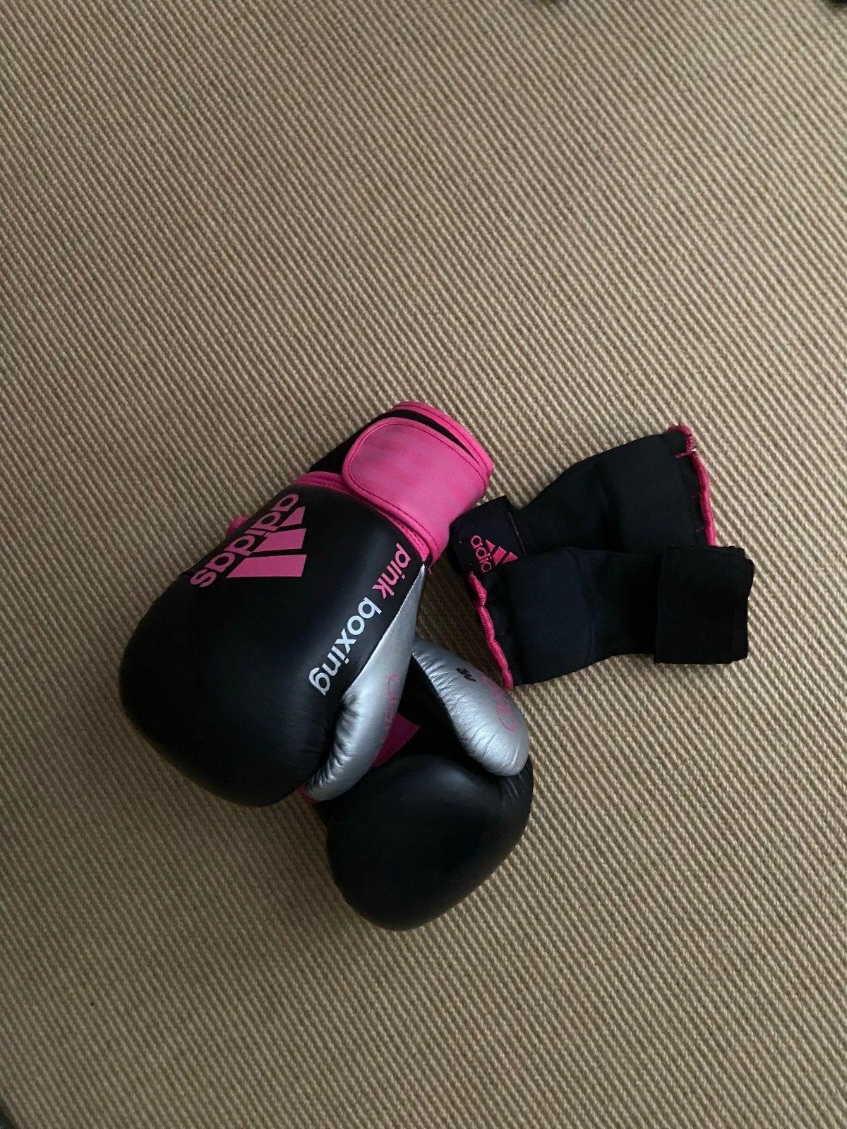 Adidas Dames Boks handschoenen - Roze/Zwart, Ophalen of Verzenden, Gebruikt, Boksbinnenhandschoenen