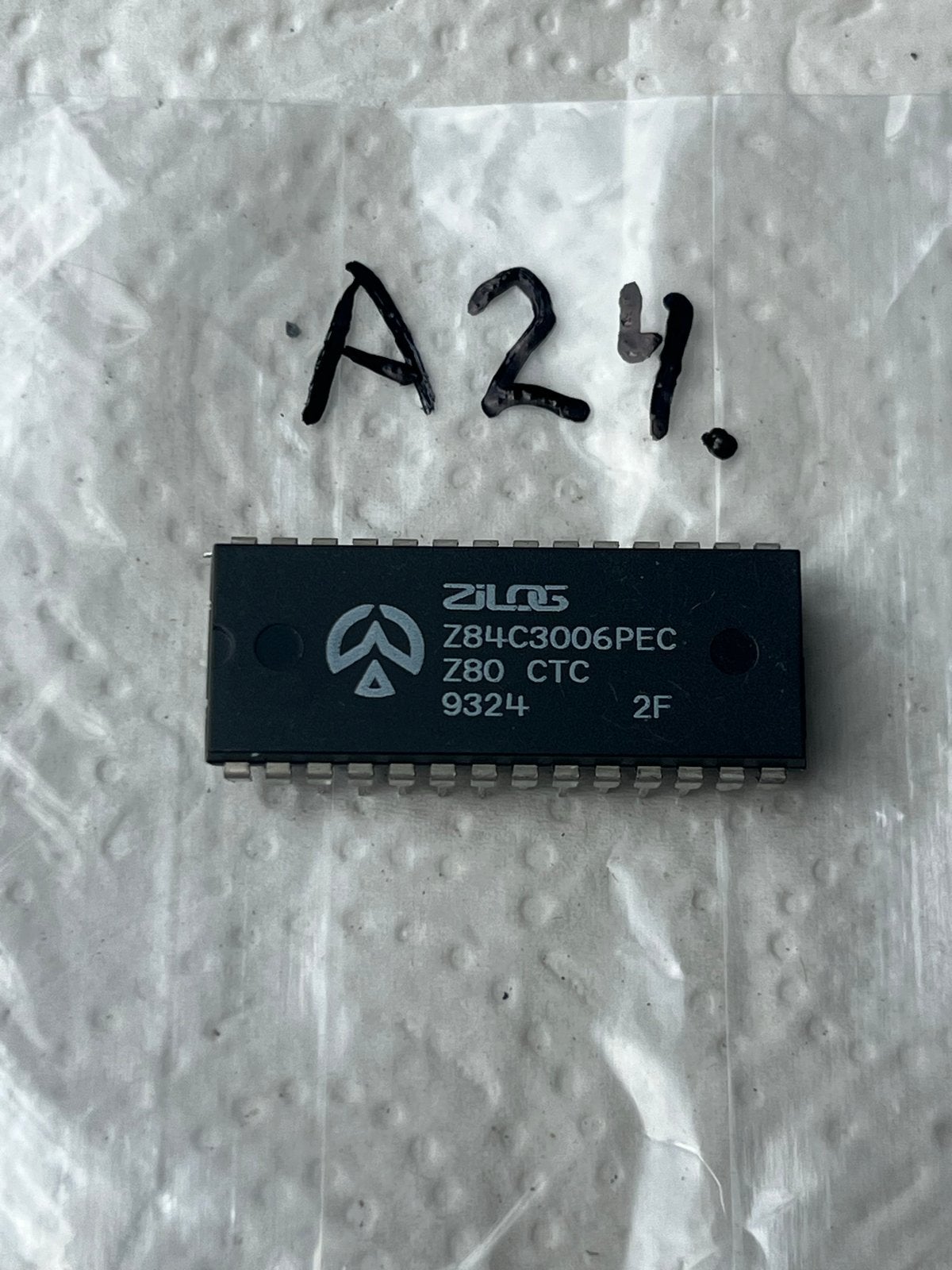 A24.- Zilog Z84C3006PEC Z80 CTC Chip, Verzenden, Gebruikt