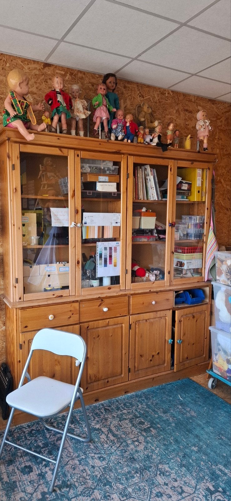 Grote grenen kast met vitrinedeel en lades, Ophalen, Gebruikt
