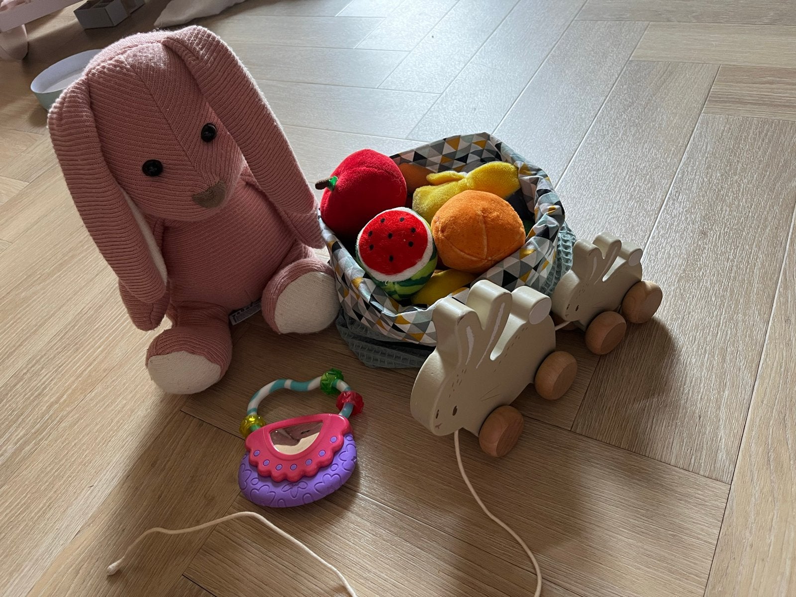 Leuke speelgoedset: knuffel, rammelaar, trekdier en meer, Kinderen en Baby's, Ophalen of Verzenden, Gebruikt, Overige typen, Met wieltjes