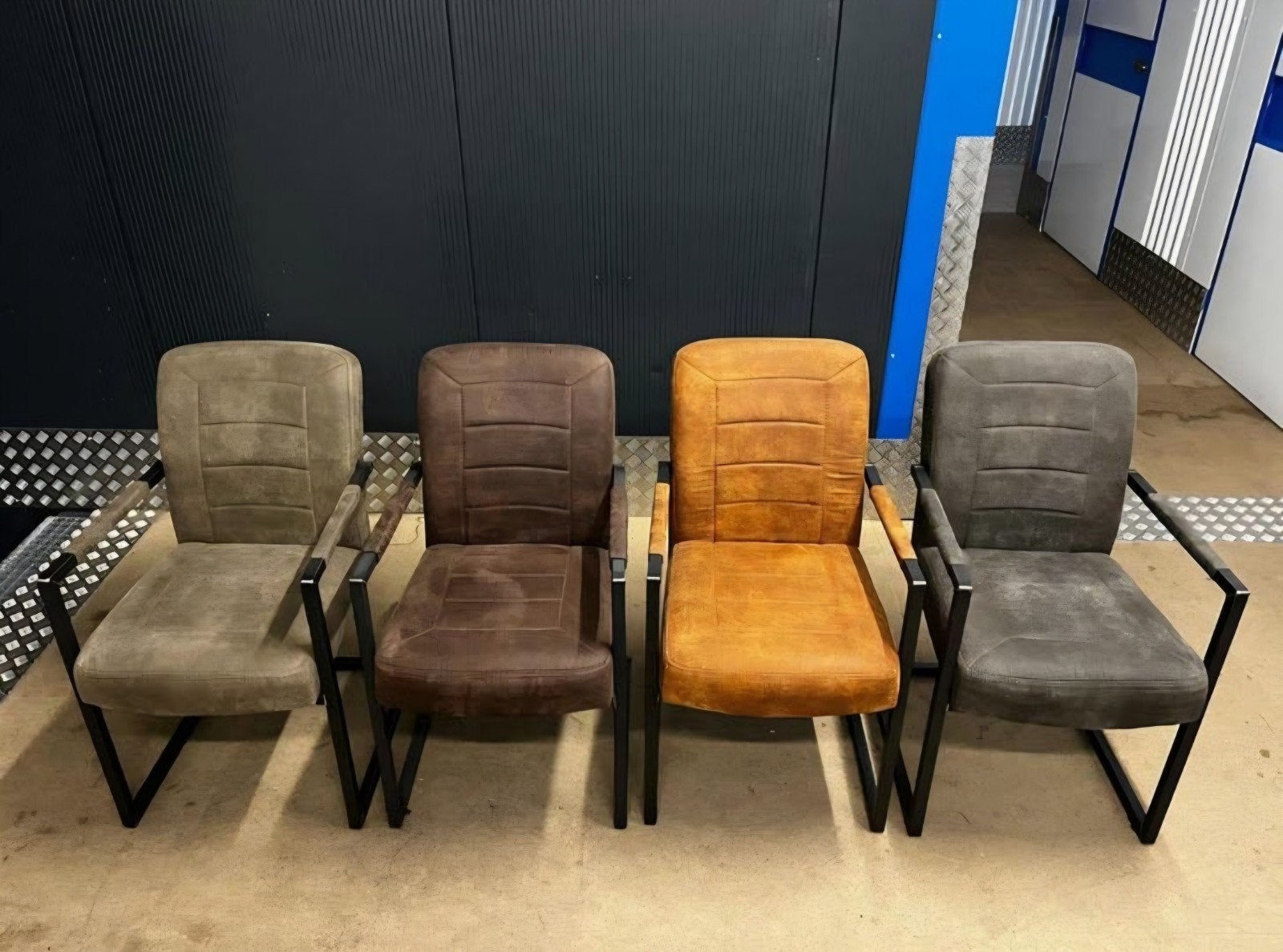 4 moderne stoelen, eettafelstoelen, Huis en Inrichting, Stoelen, Ophalen, Overige kleuren, Zo goed als nieuw, Vier