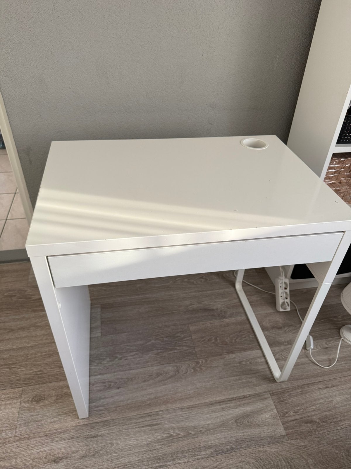 Ikea bureau, Huis en Inrichting, Bureaus, Ophalen, Gebruikt, 73 cm, 50 cm