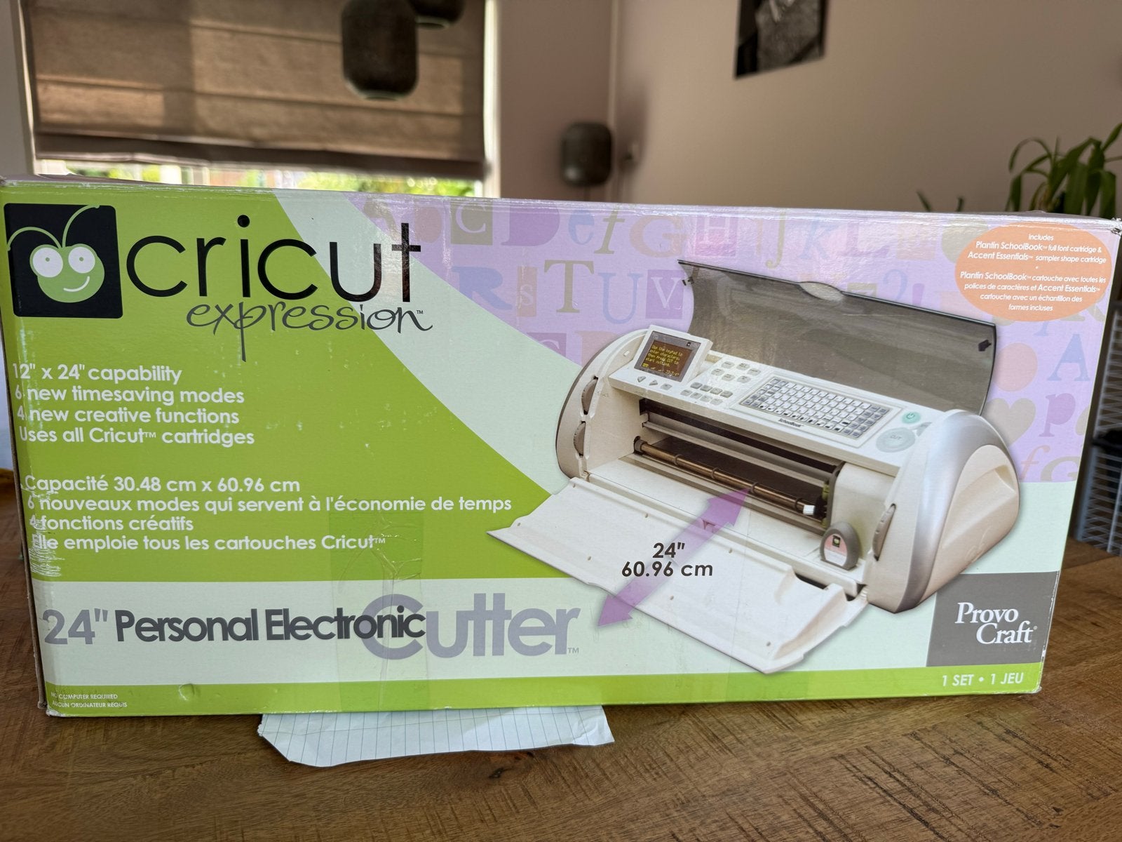 Cricut Expression 24" Personal Electronic Cutter met cartrid, Hobby en Vrije tijd, Gebruikt, Overige thema's, Meerkleurig, Kunststof