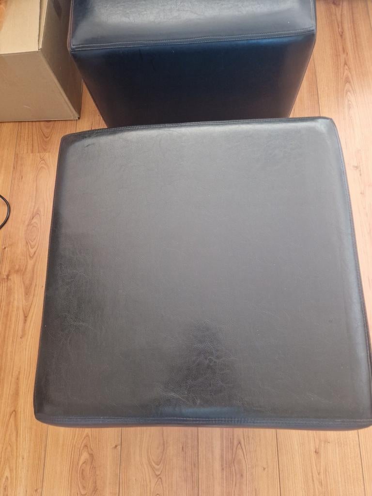 2 leren hockers, Minder dan 50 cm, Rond, Ophalen of Verzenden, Minder dan 50 cm