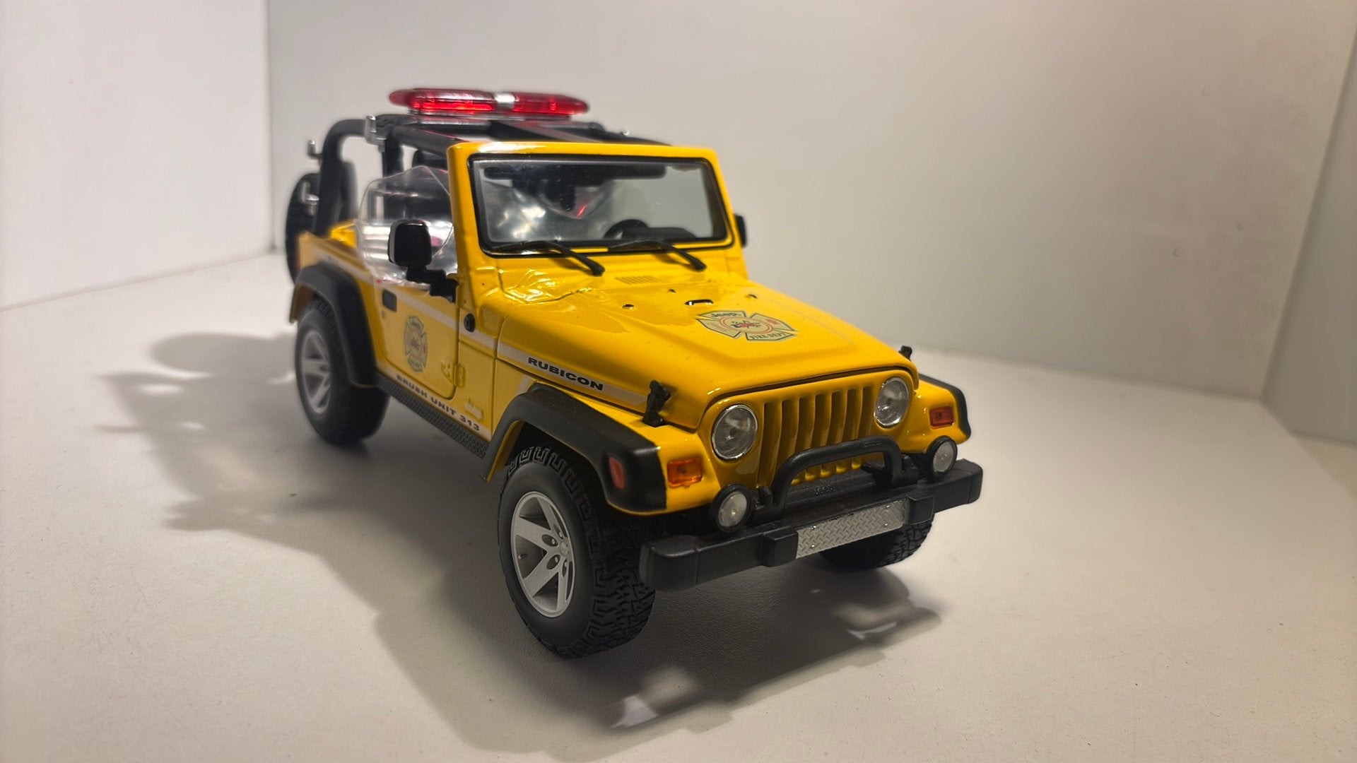 Jeep wrangler rubicon maisto 1.18