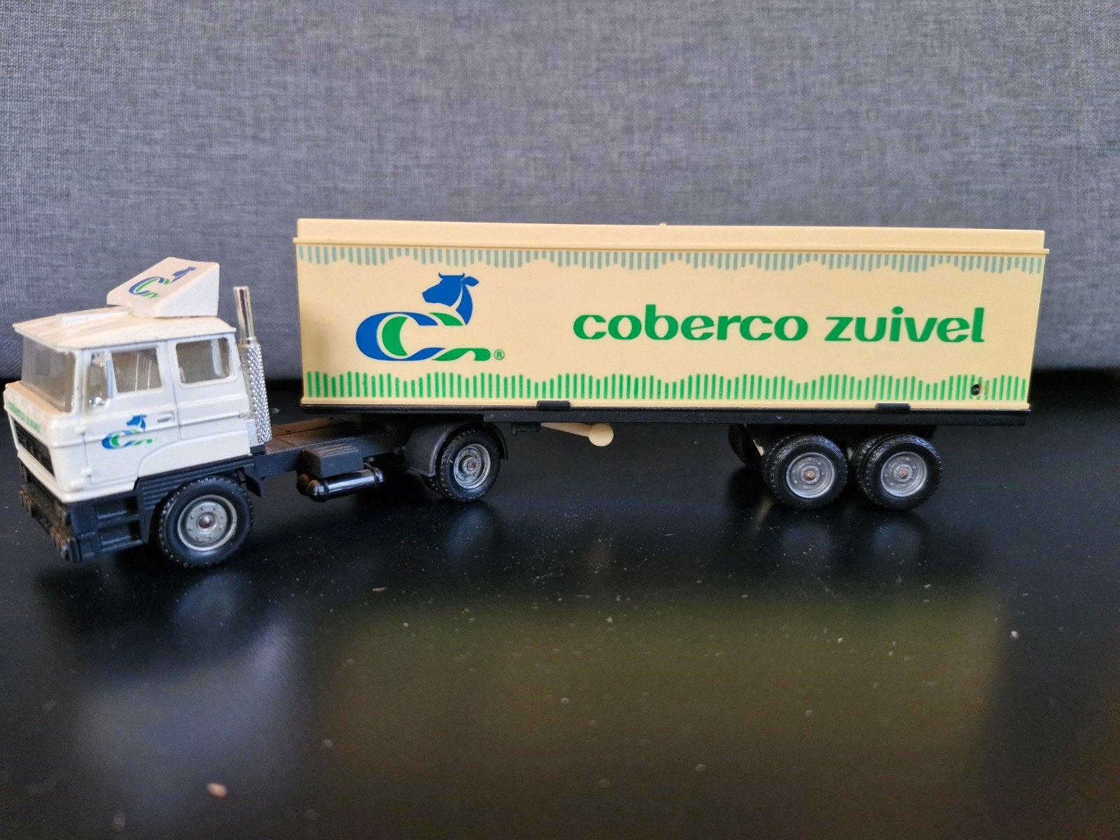 Coberco Zuivel Vrachtwagen met Oplegger - Model, Ophalen of Verzenden, Gebruikt, Bus of Vrachtwagen