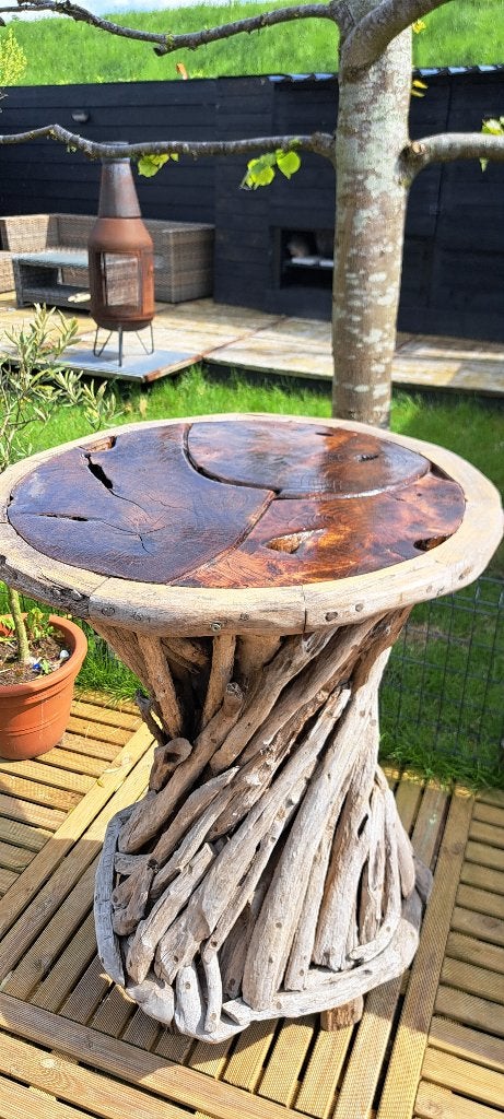 2 stuks hangtafel / staantafel tropisch hardhout. drijfhout, Ophalen, Zo goed als nieuw