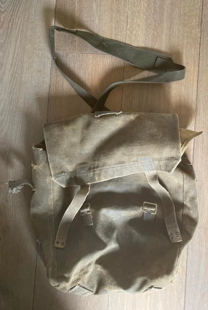 Oude en gebruikte pukkel, Verzamelen, Militaria | Algemeen, Ophalen of Verzenden, Overige soorten, Overige gebieden, Kleding of Schoenen