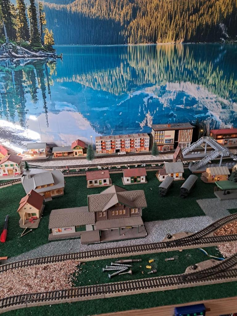 Märklin Spoorwegovergang met Rails en Gebouwen, Ophalen