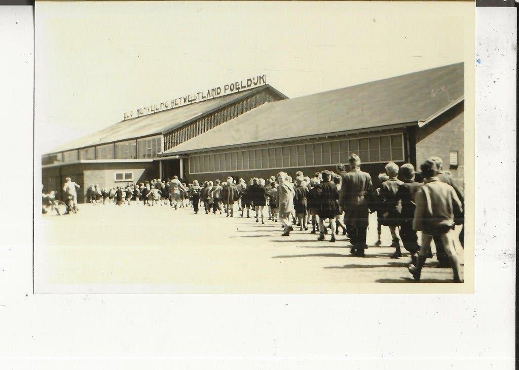 Poeldijk Groenteveiling met schoolkinderen Foto, Ophalen of Verzenden, Ongelopen, Zuid-Holland