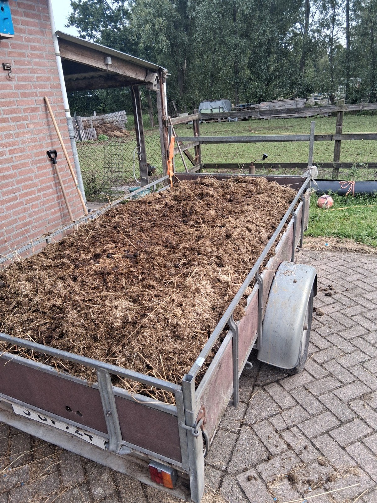 Mest paarden, Ophalen