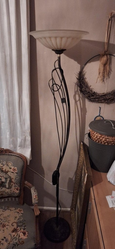 Vloerlamp (Punto), Huis en Inrichting, Ophalen, Zo goed als nieuw, Klassiek, 150 tot 200 cm