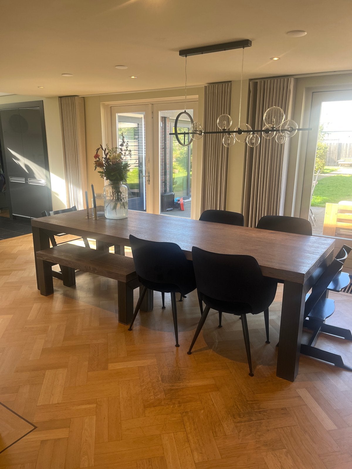 PTMD Eettafel met bankjes en 4 donkerblauwe stoelen, Ophalen, 100 tot 150 cm, 200 cm of meer, Zo goed als nieuw