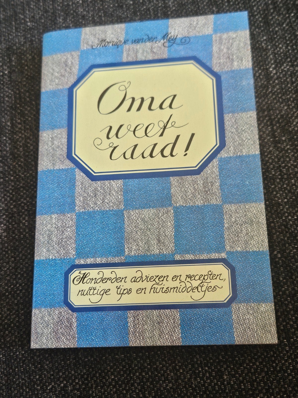 Oma weet raad, Ophalen of Verzenden, Zo goed als nieuw