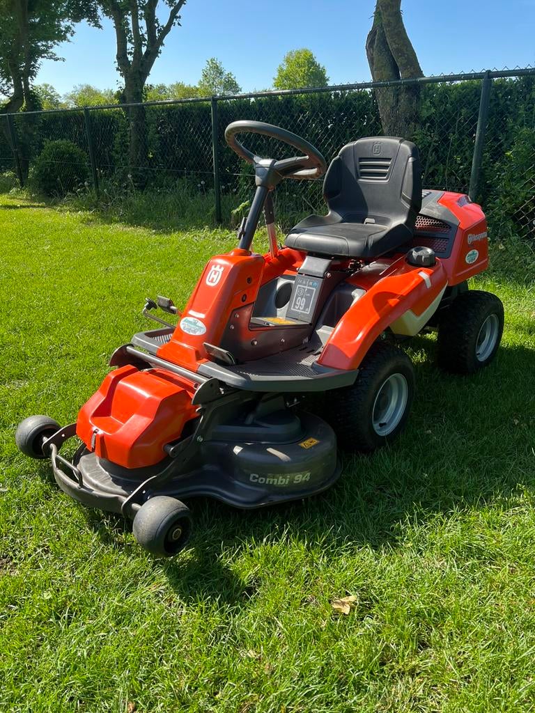 Als nieuw! Husqvarna R214C frontmaaier zitmaaier 57,6u 2022, Tuin en Terras, Zitmaaiers, Zweden, Ophalen of Verzenden, R214C, Husqvarna