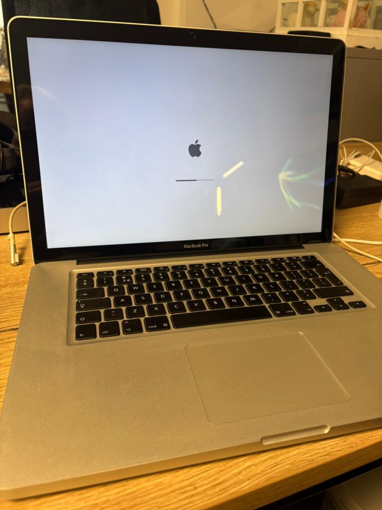 Macbook 15inch mid 2010 met de core i7, Computers en Software, Apple Macbooks, Zo goed als nieuw, MacBook Pro, 15 inch, 2 tot 3 Ghz
