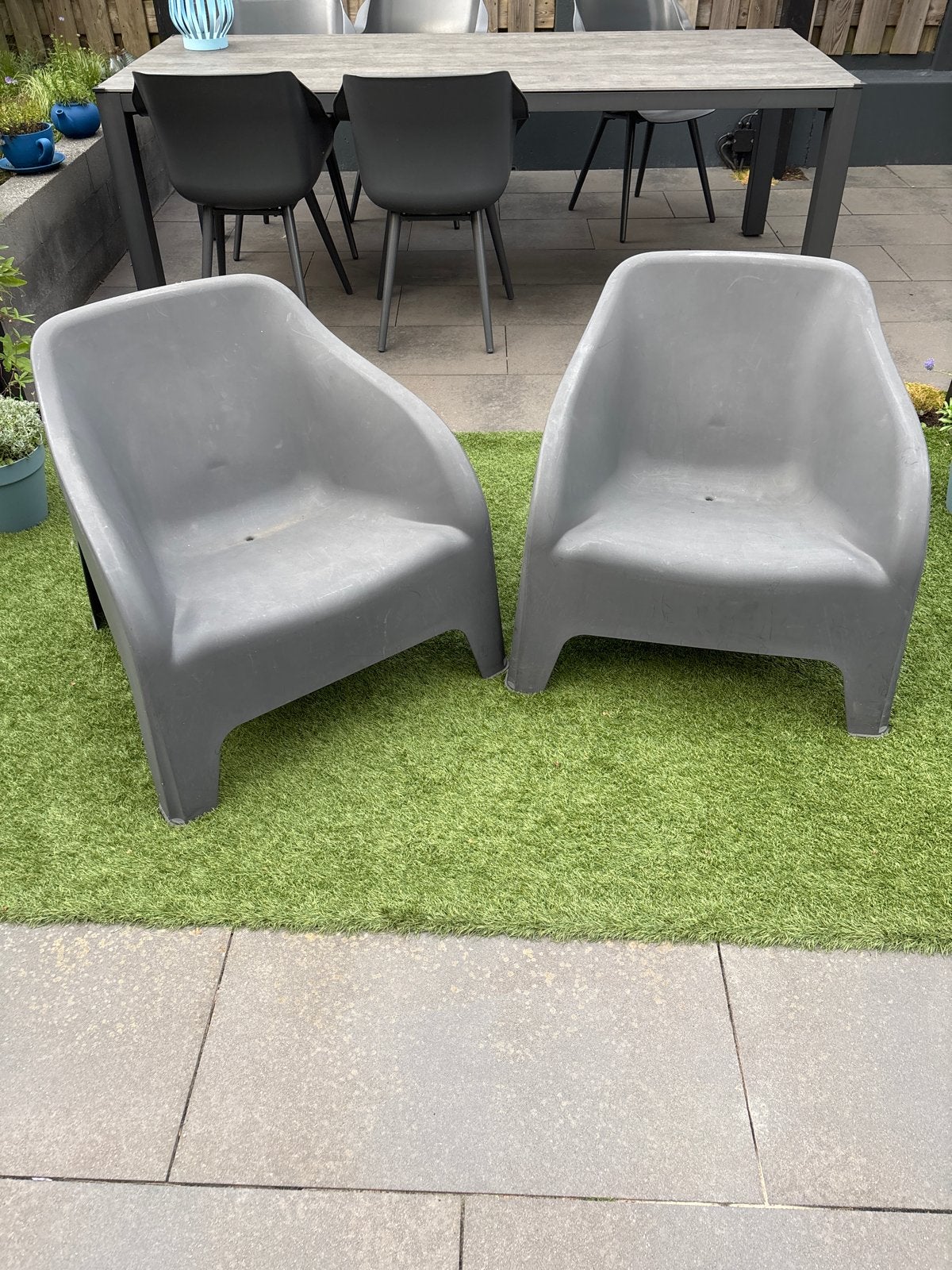 2x Gebruikte kunststof tuinstoelen - Grijs, Ophalen, Gebruikt, Kunststof