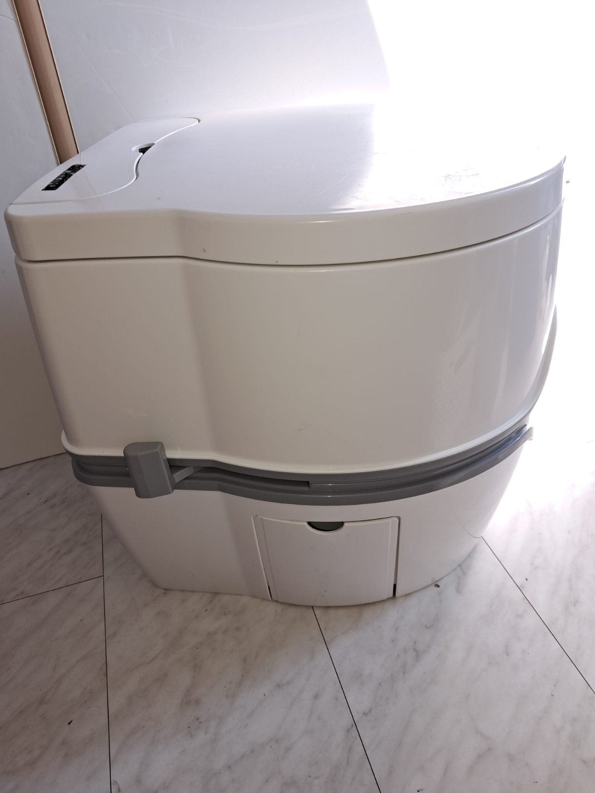 Thedford Porta Potty 565P draagbaar, Ophalen