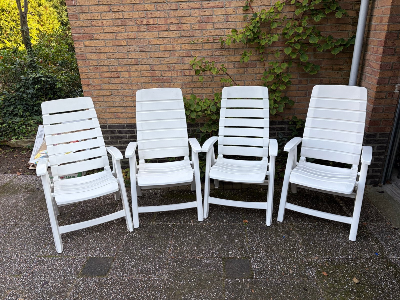 4x Witte verstelbare tuinstoelen van kunststof, Ophalen, Gebruikt, Kunststof, Verstelbaar