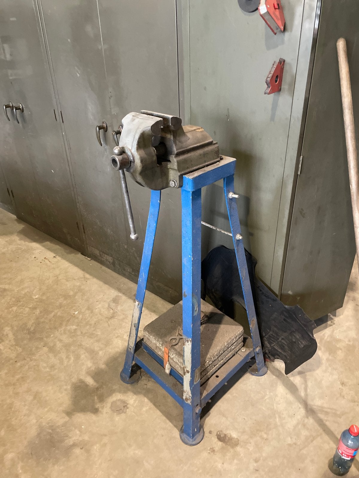 Gressel bankschroef op voet - bek 125 mm, Ophalen, Gebruikt, Bankschroef, Overige merken