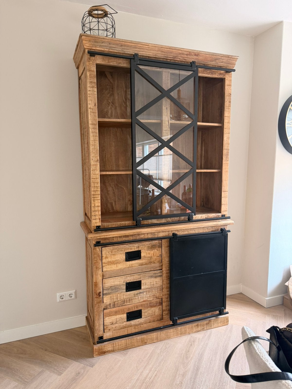 Massief houten industriële buffetkast / vitrinekast, Huis en Inrichting, Kasten | Buffetkasten, Ophalen, 100 tot 150 cm, 200 cm of meer
