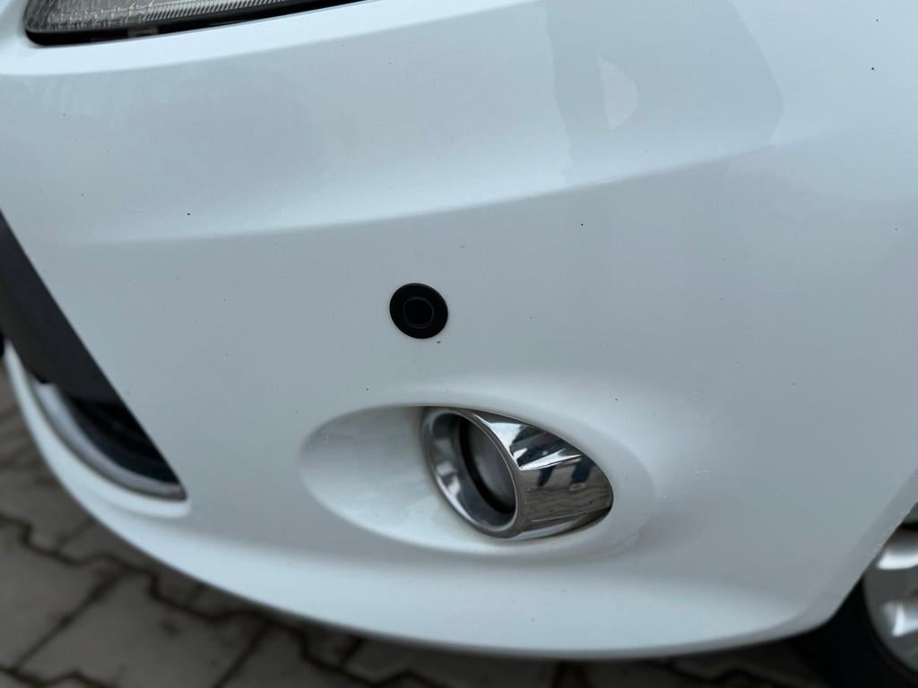 Ford Fiesta 1.4 Titanium | CRUISE | CLIMA | XENON | KEYLESS, Voorwielaandrijving, Gebruikt, 4 cilinders, Wit