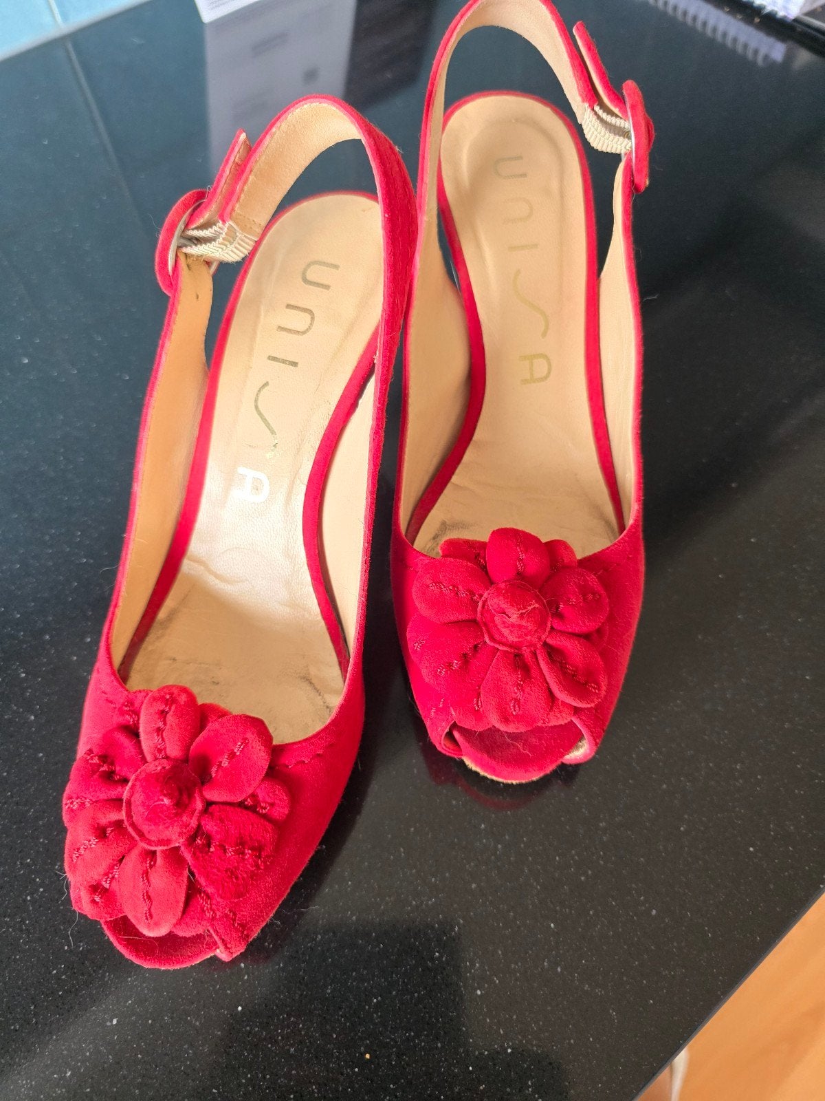 Unisa rode suède slingback pumps met bloem, maat 38, Ophalen, Pumps, Unisa, Gedragen