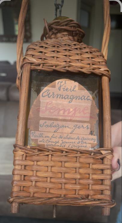 Vintage Armagnac Sempe fles in rieten mand met muziekdoosje, Antiek en Kunst, Ophalen of Verzenden